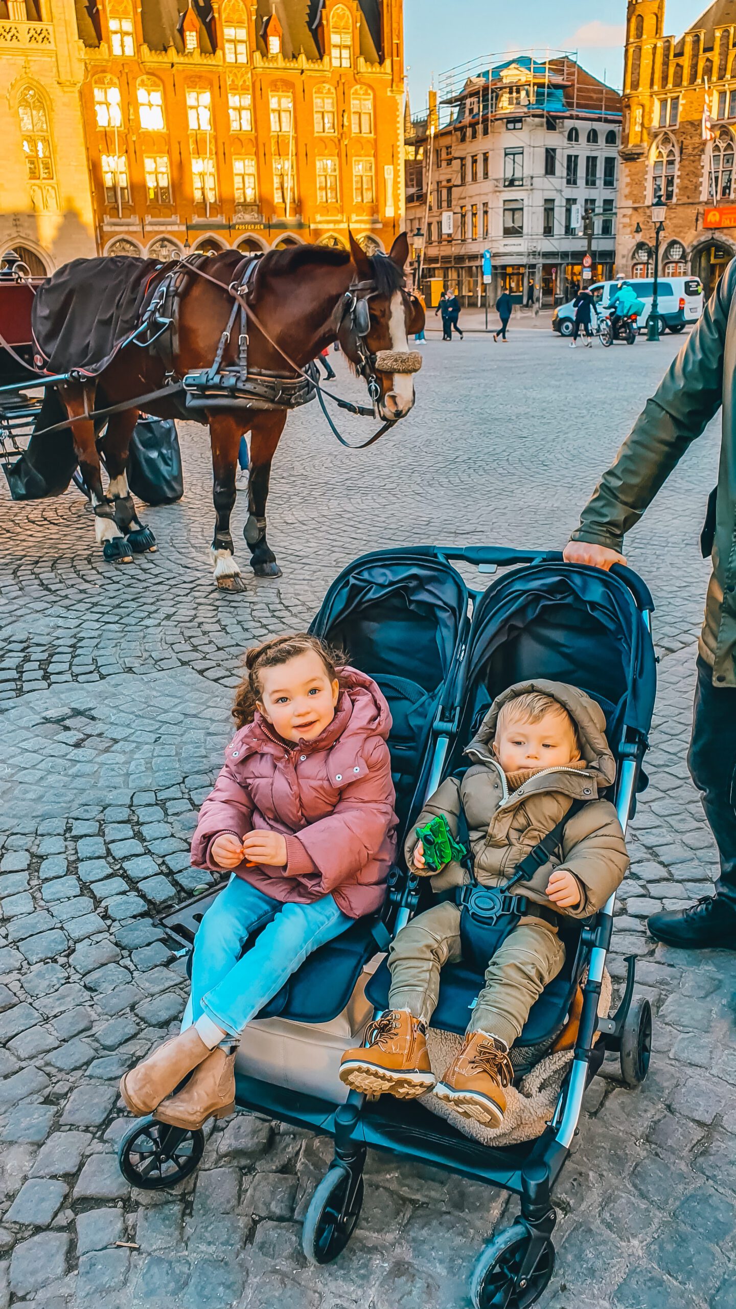Met de kinderwagen door Brugge