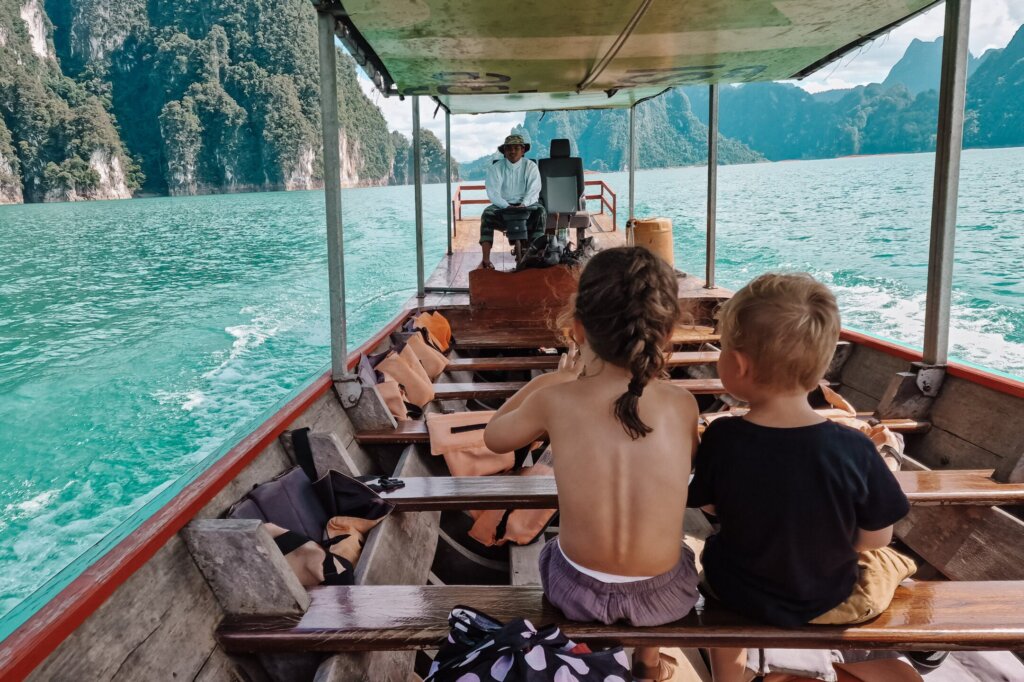 Thailand Cheow Lan Lake met kinderen