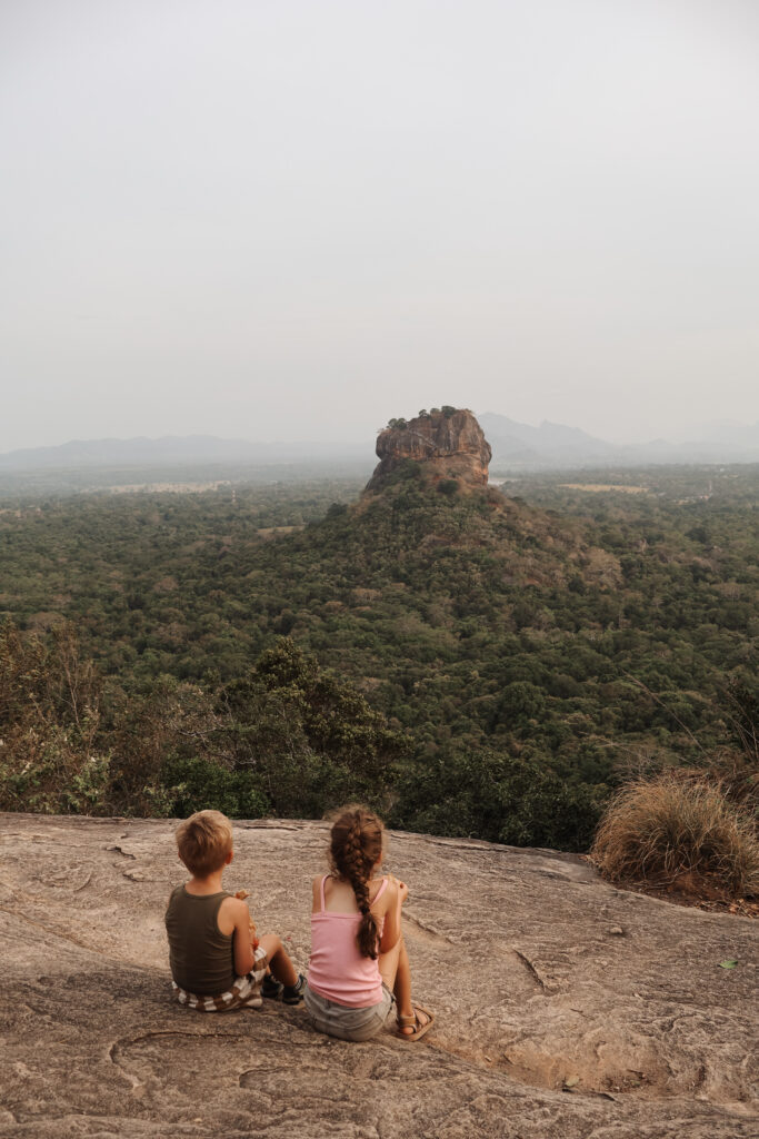 Sigiriya met kinderen