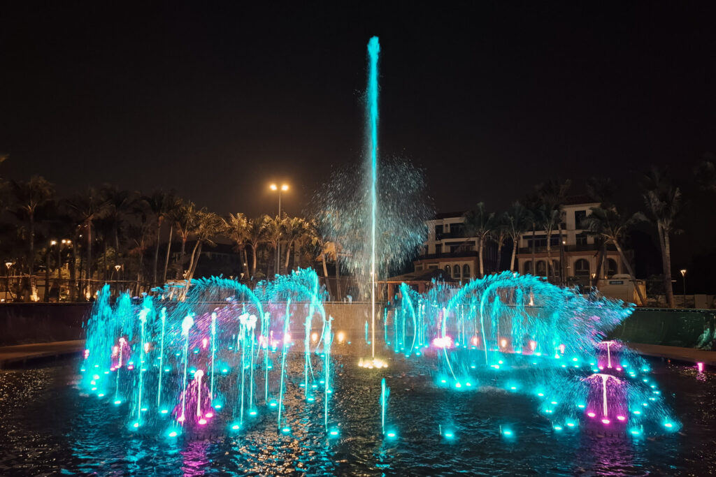 Fontein show in het Nieuwe centrum van Cat Ba Island