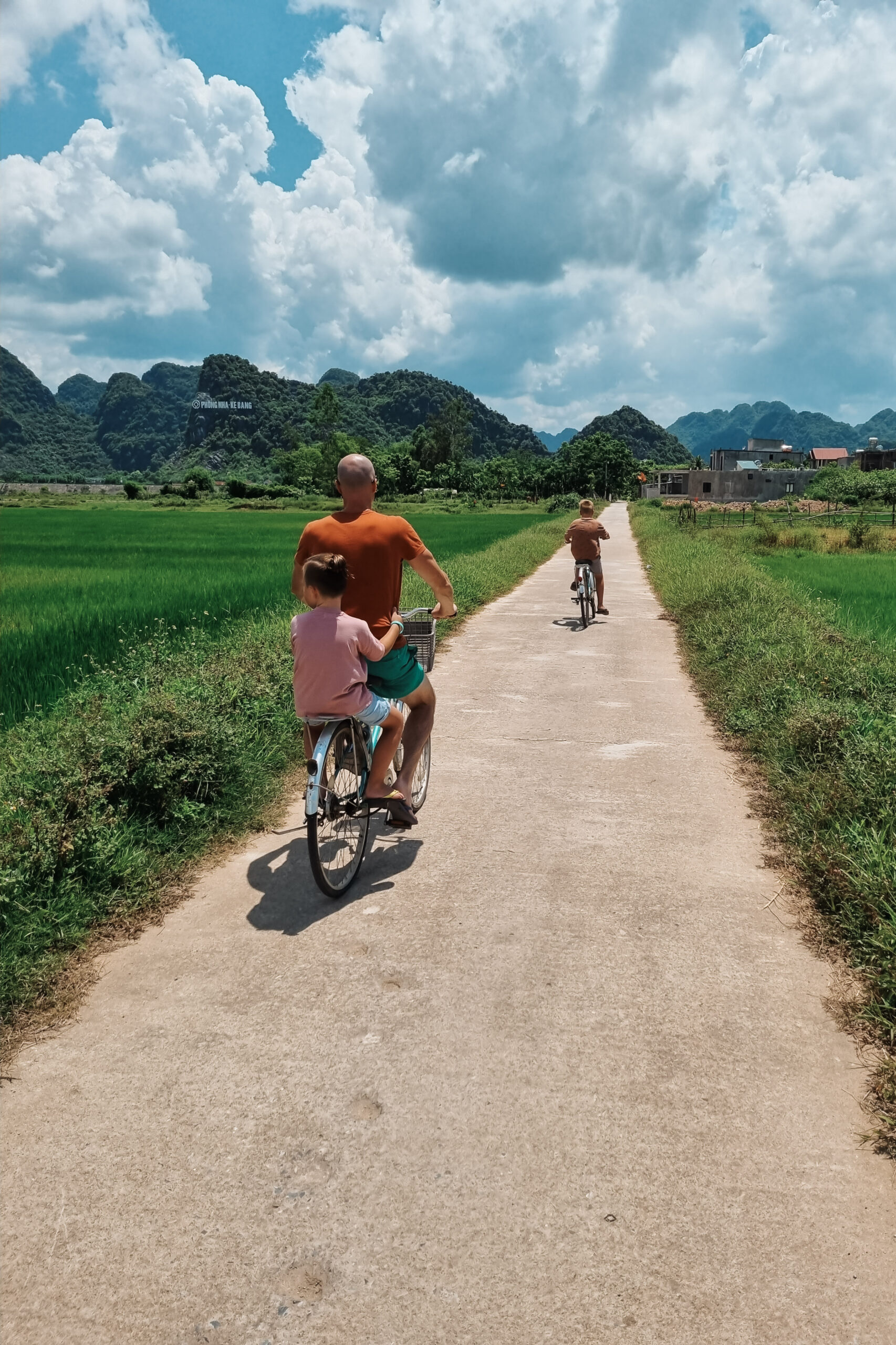 Phong Nha met kinderen